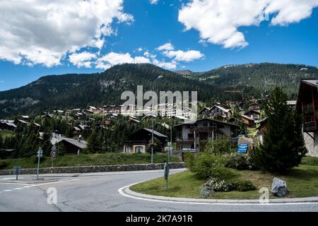 ©Michael Bunel / Le Pictorium/MAXPPP - Michael Bunel / Le Pictorium - 09/07/2020 - Frankreich / Provence-Alpes-Cote d'Azur - Illustration mont Genevre. Pour la deuxieme annee consecutive, je suis le parcours de deux jeunes parisiens, christopher et Edouard sur le GR5. ILS ont sont repartys de Modane ou ils etaient arrives l'annee derniere pour se rendre jusqu'a Saint Paul sur Ubaye. UN parcours d'une centaine de kilometres entre Savoie et Hautes Alpes / 09/07/2020 - Frankreich / Provence-Alpes-Cote d'Azur - Illustration mont Genevre. Zum zweiten Mal in Folge Folge Folge Folge ich dem Weg zweier junger Pari Stockfoto