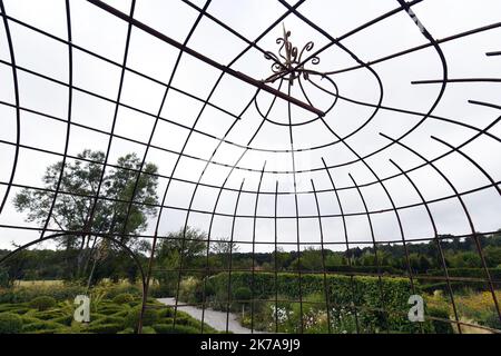 ©PHOTOPQR/VOIX DU NORD/1 ; 24/07/2020 ; Condette, le 24/07/2020, Visite du Château d'Hardelot, Centre culturel de l'Entente cordiale à Condette PHOTO ZACK AJILI LA VOIX DU Nord - Schloss Hardelot, lokal bekannt als Château d'Hardelot, liegt auf einem Feld neben dem Dorf Condette, im Département Pas-de-Calais in Frankreich. Die Burg wurde mehrmals von den Franzosen, Engländern und Burgunderen eingenommen und wiederaufgenommen. Im 17.. Jahrhundert ließ Kardinal Richelieu das Schloss von Hardelot demontieren und das Schloss wurde zu einem Bauernhof. Stockfoto