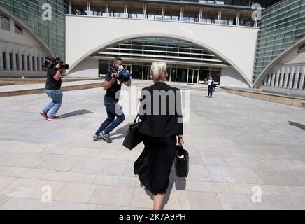 ©PHOTOPQR/L'EST REPUBLICAIN/Ludovic LAUDE ; Besançon ; 24/07/2020 ; Besançon le 24/07/2020 fait divers Sylvie GALEERE Avocate de la famille NARUMI Nicolas ZEPEDA Auslieferung NARUMI Affaire NARUMI Japon - Besancon, Frankreich, juli 24. 2020 - Ankunft des chilenischen Nicolas Zepeda am Gericht in Besancon, der beschuldigt wurde, vor fast vier Jahren während des Auslieferungsprozesses einen japanischen Studenten in Frankreich ermordet zu haben. Nicolas Zepeda, 29, war in der Wohnung seiner Mutter im Ferienort Viña del Mar, 120 Kilometer (75 Meilen) nordwestlich von Santiago, unter Hausarrest gestellt worden. Er wird in Frankreich wegen vorsätzlichen Mordes in der angeklagt Stockfoto