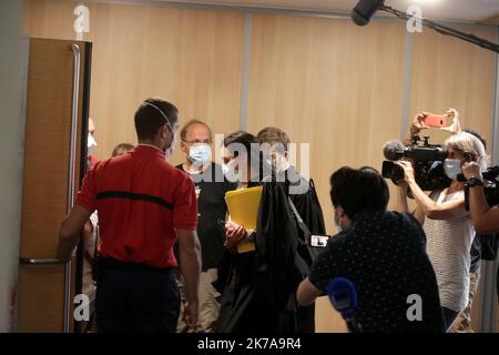 ©PHOTOPQR/L'EST REPUBLICAIN/Ludovic LAUDE ; Besançon ; 24/07/2020 ; Besançon le 24/07/2020 fait divers Nicolas ZEPEDA Auslieferung Jacqueline LAFFONT Conseil de ZEPEDA Affaire NARUMI Besancon, Frankreich, 24. 2020. juli - Ankunft des chilenischen Nicolas Zepeda vor dem Gericht in Besancon, der beschuldigt wurde, vor fast vier Jahren während des Auslieferungsprozesses einen japanischen Studenten in Frankreich ermordet zu haben. Nicolas Zepeda, 29, war in der Wohnung seiner Mutter im Ferienort Viña del Mar, 120 Kilometer (75 Meilen) nordwestlich von Santiago, unter Hausarrest gestellt worden. Er wird in Frankreich wegen vorsätzlicher Tötung im Jahr 2016 angeklagt Stockfoto