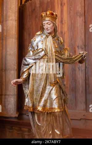 Die Tschechische Republik, Kutná Hora, ist ein UNESCO-Weltkulturerbe mit mittelalterlicher Architektur. Die Statue befindet sich in der Miners Kirche, St. Barbara. Stockfoto