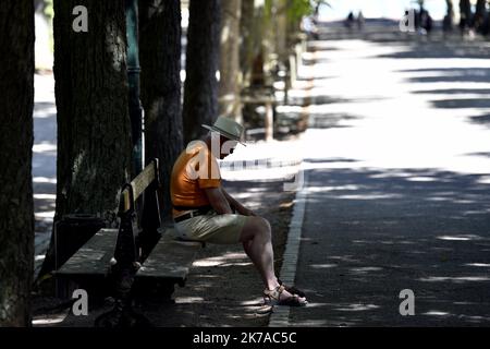 ©PHOTOPQR/L'EST REPUBLICAIN/ALEXANDRE MARCHI ; NANCY ; 31/07/2020 ; UMWELT - HÖHEPUNKT - CHALEUR - CANICULE - TEMPERATUR HAUTE - METEOROLOGIE - METEO - BEAU TEMPS. Nancy 31 Juillet 2020. Une personne à la Recherche de fraîcheur dans la grande allée du Parc de la Pépinière. FOTO Alexandre MARCHI. - 2020/07/31. Heißes Wetter in Frankreich. Stockfoto