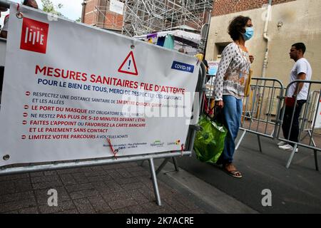 ©PHOTOPQR/VOIX DU Nord/Baziz Chibane ; 02/08/2020 ; LILLE - Le : 02/08/2020 - Derniere journee avant le Port du Masque obligatoire dans les rues pour lutter contre le covid 19. ICI, marche de Wazemmes. FOTO: BAZIZ CHIBANE/LA VOIX DU Nord ; LILLE - der: 08/02/2020 - Letzter Tag vor dem Tragen der obligatorischen Maske auf den Straßen gegen den Covid 19. Hier der Markt der Altstadt von Lille. Stockfoto