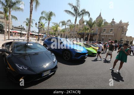 ©PHOTOPQR/NICE MATIN/Cyril Dodergny ; Monaco ; 02/08/2020 ; Monaco le 02/08/2020 - Rassemblement d'une soixantaine de Lamborghini dvant le Casino de Monte-Carlo Lamborghini Rallye vor dem Monte-Carlo Casino am August 2, 2020 Stockfoto