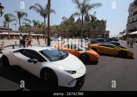 ©PHOTOPQR/NICE MATIN/Cyril Dodergny ; Monaco ; 02/08/2020 ; Monaco le 02/08/2020 - Rassemblement d'une soixantaine de Lamborghini dvant le Casino de Monte-Carlo Lamborghini Rallye vor dem Monte-Carlo Casino am August 2, 2020 Stockfoto