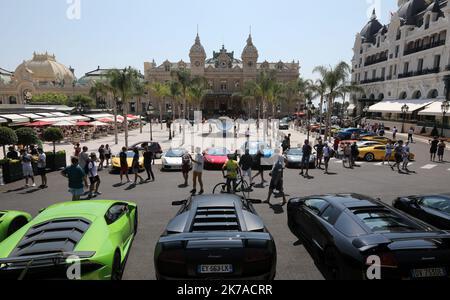 ©PHOTOPQR/NICE MATIN/Cyril Dodergny ; Monaco ; 02/08/2020 ; Monaco le 02/08/2020 - Rassemblement d'une soixantaine de Lamborghini dvant le Casino de Monte-Carlo Lamborghini Rallye vor dem Monte-Carlo Casino am August 2, 2020 Stockfoto