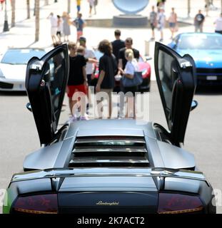 ©PHOTOPQR/NICE MATIN/Cyril Dodergny ; Monaco ; 02/08/2020 ; Monaco le 02/08/2020 - Rassemblement d'une soixantaine de Lamborghini dvant le Casino de Monte-Carlo Lamborghini Rallye vor dem Monte-Carlo Casino am August 2, 2020 Stockfoto