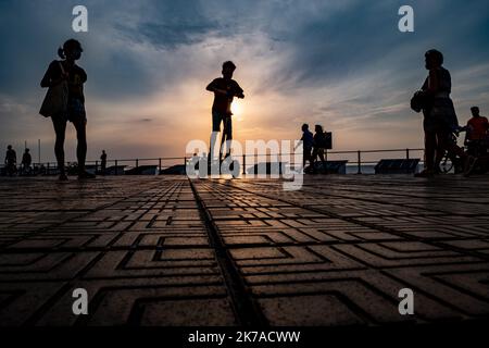 ©Arnaud BEINAT/Maxppp. 2020/07/31. Ostende, Belgien. Touristes et vacanciers sur le Bord de mer au Centre ville. Stockfoto