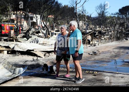 ©PHOTOPQR/LA PROVENCE/Serge Gueroult ; Martigues ; 05/08/2020 ; Incentidie de Martigues, plus de 1800 pompiers encore mobilisés ce matin. Plus de mille hectars sont partis en fumée et deux campings entièrement détruits. Lou Cigalon et Les Tamaris . ICI le camping Les Tamaris . - 2020/08/05. Martigues feuern, mehr als 1800 Feuerwehrleute mobilisierten heute Morgen noch. Mehr als tausend Hektar sind in Rauch aufgegangen und zwei Campingplätze wurden vollständig zerstört Stockfoto