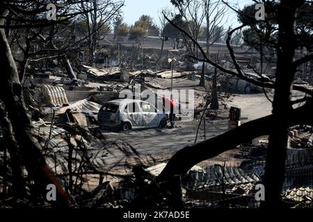 ©PHOTOPQR/LA PROVENCE/Serge Gueroult ; Martigues ; 05/08/2020 ; Incentidie de Martigues, plus de 1800 pompiers encore mobilisés ce matin. Plus de mille hectars sont partis en fumée et deux campings entièrement détruits. Lou Cigalon et Les Tamaris . ICI Camping Lou Cigalon - 2020/08/05. Martigues feuern, mehr als 1800 Feuerwehrleute mobilisierten heute Morgen noch. Mehr als tausend Hektar sind in Rauch aufgegangen und zwei Campingplätze wurden vollständig zerstört Stockfoto