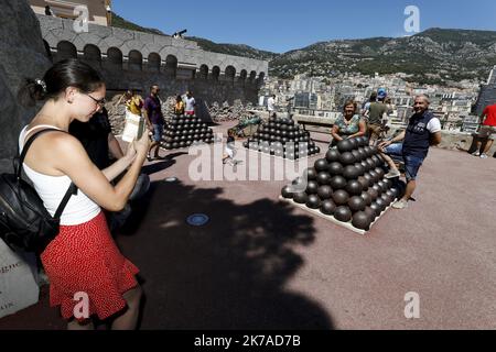 ©PHOTOPQR/NICE MATIN/Dylan Meiffret ; Monaco ; 05/08/2020 ; MONACO, le 05/08/2020, Reprise du tourisme. rocher, palais princier Touristen gesehen in Monaco, am 5. 2020. august während der covid-19 Pandemie Stockfoto