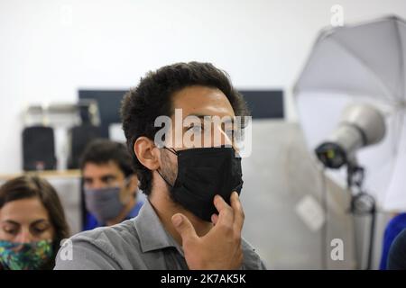 ©PHOTOPQR/LA PROVENCE/VALERIE VREL ; Marseille ; 29/08/2020 ; MOUNIR AYACH, artiste résedent à La Friche de La Belle de Mai, dans le cadre de l'ouverture des ateliers pour l'Exposition européenne MANIFESTA 2020, sur le thème de la maison . ICI la préparation d'une pièce dans son atelier. Marseille; 08/29/2020; die europäische Ausstellung MANIFESTA 2020 zum Thema Haus. Hier wurde der Standort der Friche Belle de Mai für dieses große europäische Kunstereignis investiert, das dem zeitgenössischen künstlerischen Schaffen einen stolzen Platz verleiht. Trotz der Krise von COVID19 konnte die Demonstration die Hauptader sein Stockfoto