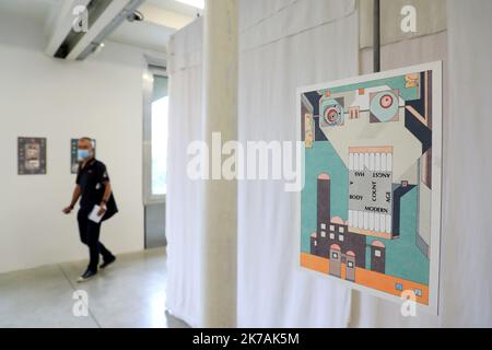 ©PHOTOPQR/LA PROVENCE/VALERIE VREL ; Marseille ; 29/08/2020 ; L'Exposition européenne MANIFESTA 2020, sur le thème de la maison. ICI le site de la Friche Belle de Mai a été investit, pour ce Grand événement artistique européen, qui fait la part Belle à la création artistique contemporaine. Malgré la crise du COVID19, la Manifestation a pu être maintenue dans une Version plus 'light'. Marseille; 08/29/2020; die europäische Ausstellung MANIFESTA 2020 zum Thema Haus. Hier wurde der Standort der Friche Belle de Mai für dieses große europäische Kunstereignis investiert, das stolz auf seinen Platz ist Stockfoto