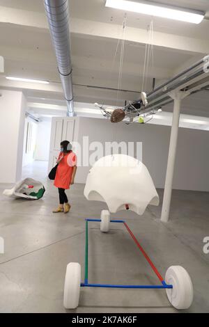 ©PHOTOPQR/LA PROVENCE/VALERIE VREL ; Marseille ; 29/08/2020 ; L'Exposition européenne MANIFESTA 2020, sur le thème de la maison. ICI le site de la Friche Belle de Mai a été investit, pour ce Grand événement artistique européen, qui fait la part Belle à la création artistique contemporaine. Malgré la crise du COVID19, la Manifestation a pu être maintenue dans une Version plus 'light'. Marseille; 08/29/2020; die europäische Ausstellung MANIFESTA 2020 zum Thema Haus. Hier wurde der Standort der Friche Belle de Mai für dieses große europäische Kunstereignis investiert, das stolz auf seinen Platz ist Stockfoto