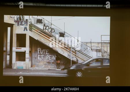 ©PHOTOPQR/LA PROVENCE/VALERIE VREL ; Marseille ; 29/08/2020 ; L'Exposition européenne MANIFESTA 2020, sur le thème de la maison. ICI le site de la Friche Belle de Mai a été investit, pour ce Grand événement artistique européen, qui fait la part Belle à la création artistique contemporaine. Malgré la crise du COVID19, la Manifestation a pu être maintenue dans une Version plus 'light'. Marseille; 08/29/2020; die europäische Ausstellung MANIFESTA 2020 zum Thema Haus. Hier wurde der Standort der Friche Belle de Mai für dieses große europäische Kunstereignis investiert, das stolz auf seinen Platz ist Stockfoto