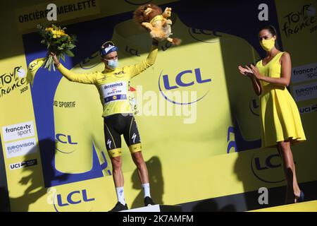 ©PHOTOPQR/LA PROVENCE/DUCLET Stéphane ; Sisteron ; 01/09/2020 ; Tour de France 2020. Etape Sisteron Orcieres. POOL PQR Le Français Julian Alaphilippe (Deceuninck-Quick Step) Konserve le maillot jaune. - Tour de France 2020, Etappe 4 / SISTERON > Orcières-MERLETTE Tour de France 2020, Stockfoto