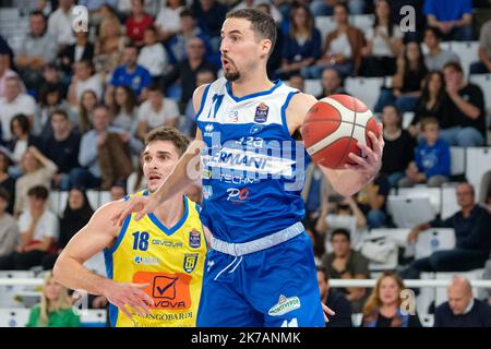 Brixia, Italien. 16.. Oktober 2022. Italienische Basketball-Meisterschaft A1, Spiel zwischen Germani Basket Brescia und GIVOVA Scafati. Stockfoto