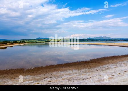 Blick auf die Lagune von gialova. Die Lagune von gialova ist eines der wichtigsten Feuchtgebiete in Europa. Griechenland. Stockfoto