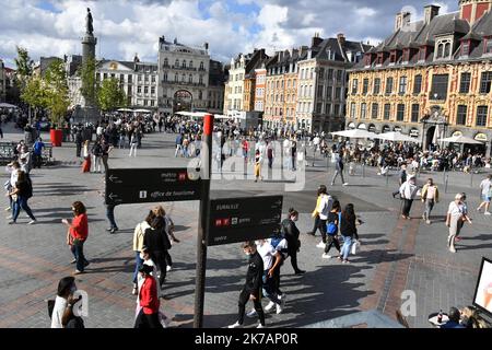 ©PHOTOPQR/VOIX DU Nord/PIERRE LE MASSON ; 05 09 2020 La vraie braderie de Lille n'ayant pas lieu, beaucoup de personnes se sont quand même déplacées pour venir participator à cette braderie de Substitution . Lille, Frankreich, Sept. 5. 2020 aufgrund des Coronavirus abgesagt, wird der größte Flohmarkt in Europa - BRADERIE DE LILLE 2020 - durch einen Clearance-Verkauf von Händlern am 5. Und 6. September 2020 ersetzt Stockfoto