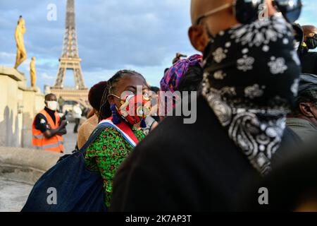 ©Julien Mattia / Le Pictorium/MAXPPP - Julien Mattia / Le Pictorium - 05/09/2020 - Frankreich / Ile-de-France / Paris - La deputee LFI, Daniele Obono, depeinte en esclave par le Magazine Valeurs Actuelles, presente a la Manifestation contre la racisme sur la place des droits de l'homme a Paris. / 05/09/2020 - Frankreich / Ile-de-France (Region) / Paris - der LFI-Abgeordnete Daniele Obono, der von der Zeitschrift Valeurs Actuelles als Sklave dargestellt wurde, war bei der Demonstration gegen Rassismus auf dem Menschenrechtsplatz in Paris anwesend. Stockfoto