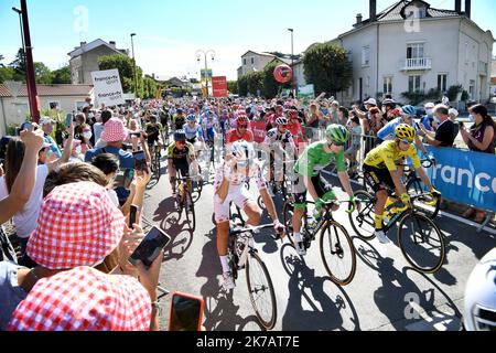 ©PHOTOPQR/LA MONTAGNE/Rémi DUGNE ; ; 11/09/2020 ; Tour de France 2020, ETAPE CHATEL - PUY MARY, départ de Chatel-Guyon. Foto Remi Dugne - Tour de France 2020, 13. Etappe am Sept. 10. 2020 Châtel-Guyon - Puy-Mary Stockfoto