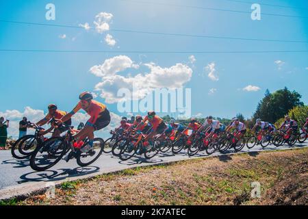 ©PHOTOPQR/LA MONTAGNE/Richard BRUNEL ; ; 11/09/2020 ; Cyclisme Tour De France Etape Chatel-Guyon Puy Mary, descente Bort les Orgues, Ambiente, le 11/09/2020 Foto R Brunel - Tour de France 2020, 13. Etappe auf Sept. 10. 2020 Châtel-Guyon - Puy-Mary Stockfoto