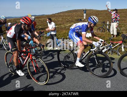 ©PHOTOPQR/LE PROGRES/Philippe VACHER - Chalmazel-Jeansagnière 12/09/2020 - Sport -Rudy Molard . Ambiente en haut du col du Béal. Etape Clermont Ferrand Lyon .Tour de France cycliste 2020. - 2020/09/12. Tour de France, Etappe 14. Stockfoto