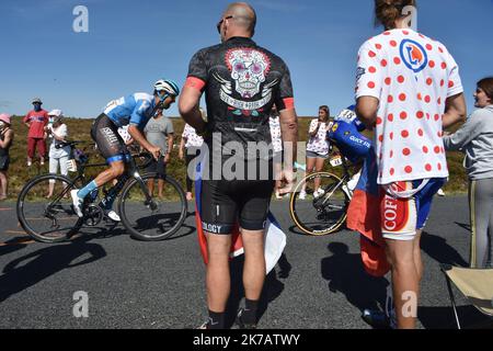 ©PHOTOPQR/LE PROGRES/Philippe VACHER - Chalmazel-Jeansagnière 12/09/2020 - Sport -Passage du peloton au sommet du col du Béal avec de nombreux Supporters . Etape Clermont Ferrand Lyon .Tour de France cycliste 2020. - 2020/09/12. Tour de France, Etappe 14. Stockfoto