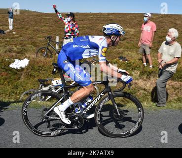 ©PHOTOPQR/LE PROGRES/Philippe VACHER - Chalmazel-Jeansagnière 12/09/2020 - Sport -Bob Jungels. . Ambiente en haut du col du Béal. Etape Clermont Ferrand Lyon .Tour de France cycliste 2020. - 2020/09/12. Tour de France, Etappe 14. Stockfoto