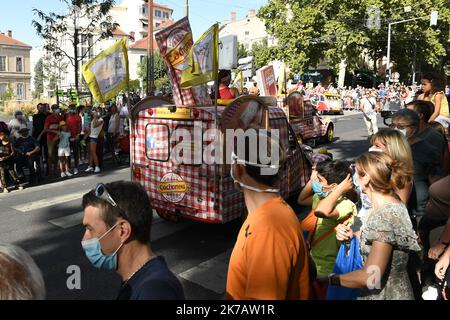 ©PHOTOPQR/LE PROGRES/Joël PHILIPPON - Lyon 12/09/2020 - Passage Croix-Rousse Caravane Tour de France 2020 à Lyon 12 septembre -Passage de la Caravane du Tour de France 2020 à la Croix-Rousse. Enormément de monde pour le Passage de la Caravane. - 2020/09/12. TOUR DE FRANCE ETAPPE 14. Stockfoto