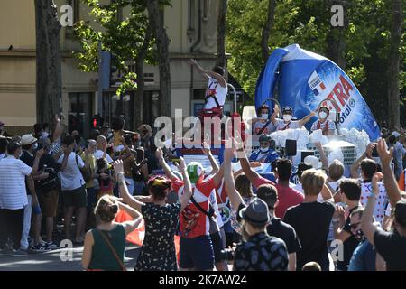 ©PHOTOPQR/LE PROGRES/Joël PHILIPPON - Lyon 12/09/2020 - Passage Croix-Rousse Caravane Tour de France 2020 à Lyon 12 septembre -Passage de la Caravane du Tour de France 2020 à la Croix-Rousse. Enormément de monde pour le Passage de la Caravane. - 2020/09/12. Tour de France Etappe 14. Stockfoto