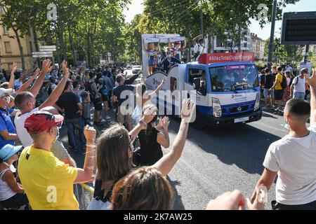 ©PHOTOPQR/LE PROGRES/Joël PHILIPPON - Lyon 12/09/2020 - Passage Croix-Rousse Caravane Tour de France 2020 à Lyon 12 septembre -Passage de la Caravane du Tour de France 2020 à la Croix-Rousse. Enormément de monde pour le Passage de la Caravane. - 2020/09/12. Tour de France Etappe 14. Stockfoto