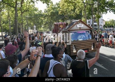 ©PHOTOPQR/LE PROGRES/Joël PHILIPPON - Lyon 12/09/2020 - Passage Croix-Rousse Caravane Tour de France 2020 à Lyon 12 septembre -Passage de la Caravane du Tour de France 2020 à la Croix-Rousse. Enormément de monde pour le Passage de la Caravane. - 2020/09/12. Tour de France Etappe 14. Stockfoto