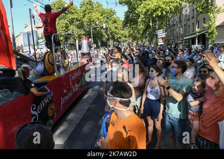 ©PHOTOPQR/LE PROGRES/Joël PHILIPPON - Lyon 12/09/2020 - Passage Croix-Rousse Caravane Tour de France 2020 à Lyon 12 septembre -Passage de la Caravane du Tour de France 2020 à la Croix-Rousse. Enormément de monde pour le Passage de la Caravane. - 2020/09/12. Tour de France Etappe 14. Stockfoto