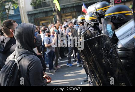 ©PHOTOPQR/LE PARISIEN/ARNAUD JOURNOIS ; PARIS ; 12/09/2020 ; MANIFESTATION DES GILETS JAUNES A PARIS LE 12 SEPTEMBRE 2020 - 2020/09/12. Gelbwesten Demonstrationen in Frankreich. Die Gelbwesten-Bewegung oder die Gelbwesten-Bewegung ist eine populistische, basisdemokratische Protestbewegung für wirtschaftliche Gerechtigkeit, die im Oktober 2018 in Frankreich begann. Stockfoto