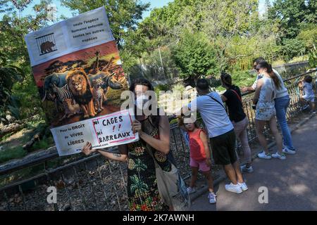©PHOTOPQR/LE PROGRES/Joël PHILIPPON - Lyon 13/09/2020 - Manif anti Zoo du Parc de la Tête d'Or à Lyon. 13 septembre 2020 -Manif anti Zoo du Parc de la Tête d'Or à Lyon. A l’Appel de l’Association Rando pour la planète, une Manifestation pacifique s'est tenue au Parc de la Tête d’Or pour alerter sur les conditions de captivité des animaux du Zoo et réclamer leur remise en liberté. - 2020/09/13. Anti-Zoo-Veranstaltung im Golden Head Park in Lyon. Auf den Aufruf des Vereins Rando pour la Planète hin wurde eine friedliche Demonstration abgehalten, um über die Bedingungen der Gefangenschaft der Tiere des Zos zu wachen Stockfoto