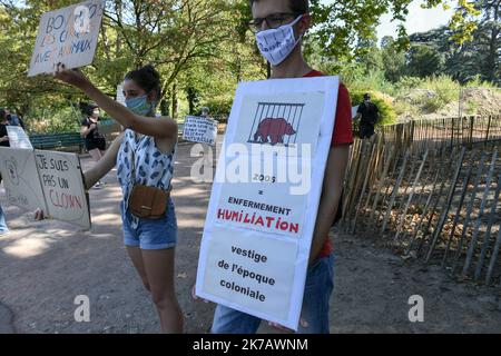 ©PHOTOPQR/LE PROGRES/Joël PHILIPPON - Lyon 13/09/2020 - Manif anti Zoo du Parc de la Tête d'Or à Lyon. 13 septembre 2020 -Manif anti Zoo du Parc de la Tête d'Or à Lyon. A l’Appel de l’Association Rando pour la planète, une Manifestation pacifique s'est tenue au Parc de la Tête d’Or pour alerter sur les conditions de captivité des animaux du Zoo et réclamer leur remise en liberté. - 2020/09/13. Anti-Zoo-Veranstaltung im Golden Head Park in Lyon. Auf den Aufruf des Vereins Rando pour la Planète hin wurde eine friedliche Demonstration abgehalten, um über die Bedingungen der Gefangenschaft der Tiere des Zos zu wachen Stockfoto