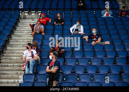 Aurelien Morissard / IP3; Paris die Anhänger von Saint Germain während des französischen Fußballspiels Ligue 1 zwischen Paris Saint Germain (PSG) und Olympique de Marseille (OM) am 13. September 2020 im Stadion Parc des Princes in Paris, Frankreich. Stockfoto