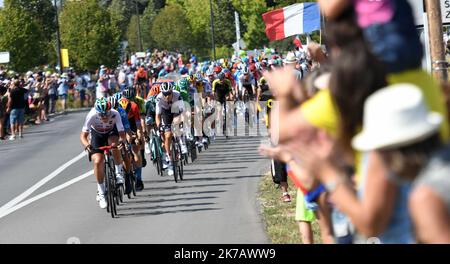 ©PHOTOPQR/LE PROGRES/Philippe TRIAS - 13/09/2020 - Tour de France, Isère, 13. September 2020. -Le peloton sur les Routes du département de l'Isère. - 2020/09/13. Tour de France Etappe 15. Stockfoto