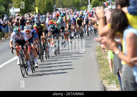 ©PHOTOPQR/LE PROGRES/Philippe TRIAS - 13/09/2020 - Tour de France, Isère, 13. September 2020. -Le peloton sur les Routes du département de l'Isère. - 2020/09/13. Tour de France Etappe 15. Stockfoto