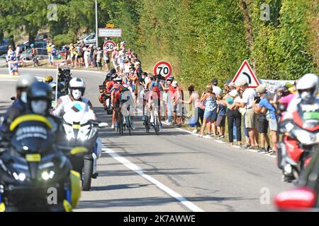 ©PHOTOPQR/LE PROGRES/Philippe TRIAS - 13/09/2020 - Tour de France, Isère, 13. September 2020. -Le peloton sur les Routes du département de l'Isère. - 2020/09/13. Tour de France Etappe 15. Stockfoto