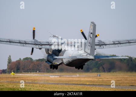 Arnaud BEINAT/Maxppp. 2020/09/11, Orléans, Frankreich. Avion Cargo Transall spécialement décoré Durant la journée anniversaire des 75 ans de l'escadron de Transport de l armée de l'air Poitou qui appartient au commandement des opérations spéciales. Stockfoto