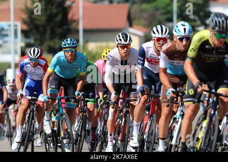 ©Pierre Teyssot/MAXPPP ; TOUR DE FRANCE 2020- UCI Cycling World Tour under Virus Outbreak. Etappe 15. von Lyon nach Grand Colombier am 13.. September 2020, Genas, Frankreich. Das Hauptfeld. © Pierre Teyssot/Maxppp Stockfoto