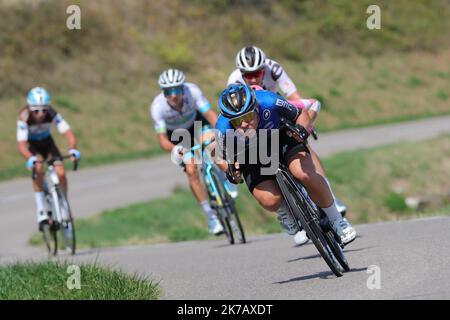 ©Pierre TEYSSOT/MAXPPP ; TOUR DE FRANCE 2020- UCI Cycling World Tour under Virus Outbreak. Etappe 16. von La Tour-Du-Pin nach Villard-De-Lans am 15.. September 2020, La Tour-du-Pin, Frankreich. - 2020/09/15 Tour de France Etappe 16 LA TOUR-DU-PIN > VILLARD-DE-LANS - Stockfoto