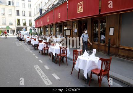 ©PHOTOPQR/LE PARISIEN/Delphine Goldsztejn ; PARIS ; 15/09/2020 ; Covid-19 Paris : l'Extension des Terrasses pérennisée jusqu'en juin 2021 Rue de la Bastille Paris 4ème Le 15/09/2020 Foto : Delphine Goldsztejn - Paris, Frankreich, sept 15. 2020 - er ephemere Terrassen, geschaffen, soziale Distanzierung zu erhöhen, bleiben bis Juni 2021 Stockfoto