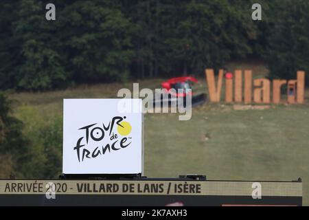 ©Pierre Teyssot/MAXPPP ; TOUR DE FRANCE 2020- UCI Cycling World Tour under Virus Outbreak. Etappe 16. von La Tour-Du-Pin nach Villard-De-Lans am 15.. September 2020, Villard-De-Lans, Frankreich. Ziellinie . © Pierre Teyssot / Maxppp - 2020/09/15 Tour de France Etappe 16 LA TOUR-DU-PIN > VILLARD-DE-LANS - Stockfoto