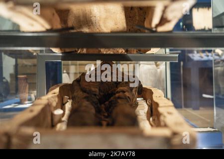 ©PHOTOPQR/LA PROVENCE/TOMASELLI Antoine ; Aix-en-Provence ; 17/09/2020 ; Visite expo 'PHARAON, OSIRIS ET LA MOMIE, L'Égypte ANCIENNE à AIX-EN-PROVENCE'. Lieux: Musée Granet. - AIX MISEUM, MUSEE GRANET PHARAOH, OSIRIS UND DIE MUMIE-AUSSTELLUNG vom 19. September 2020 bis 14. Februar 2021 Stockfoto