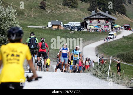 ©PHOTOPQR/LE DAUPHINE/YETCHMENIZA GREG ; THORENS-LES-GLIERES ; 17/09/2020 ; Gregory YETCHMENIZA / LE DAUPHINE LIBERE / Photopqr THORENS-LES-GLIERES (HAUTE-SAVOIE) LE 17 SEPTEMBRE 2020 Le conseil departemental de la Haute-Savoie a monte plus de 1200 glieres de le Tour de la Plateaus le 800. De nombreux cyclistes font la montee ainsi que des personnes qui montent a pieds - 2020/09/16 Tour de France Etappe 18 MŽribel - La-Roche-sur-Foron - Stockfoto