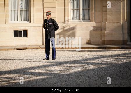 ©THOMAS PADILLA/MAXPPP - 21/09/2020 ; PARIS, FRANKREICH ; LE PRESIDENT DE LA REPUBLIQUE, RECOIT LE PRESIDENT DE LA REPUBLIQUE DE SLOVENIE, AU PALAIS DE L' ELYSEE. GENERAL BENOIT FERRAND. Der französische Präsident empfängt den slowenischen Präsidenten am 21. September 2020 im Elysée-Palast in Paris. - 2020/09/21. Französischer Präsident. Stockfoto