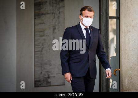 ©THOMAS PADILLA/MAXPPP - 21/09/2020 ; PARIS, FRANKREICH ; LE PRESIDENT DE LA REPUBLIQUE, EMMANUEL MACRON RECOIT LE PRESIDENT DE LA REPUBLIQUE DE SLOVENIE, AU PALAIS DE L' ELYSEE. Der französische Präsident Emmanuel Macron empfängt den slowenischen Präsidenten am 21. September 2020 im Pariser Elysee-Palast. - 2020/09/21. Französischer Präsident. Stockfoto